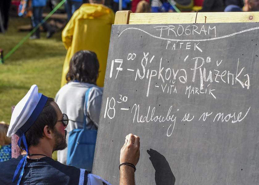 Mirotické setkání loutek a hudby