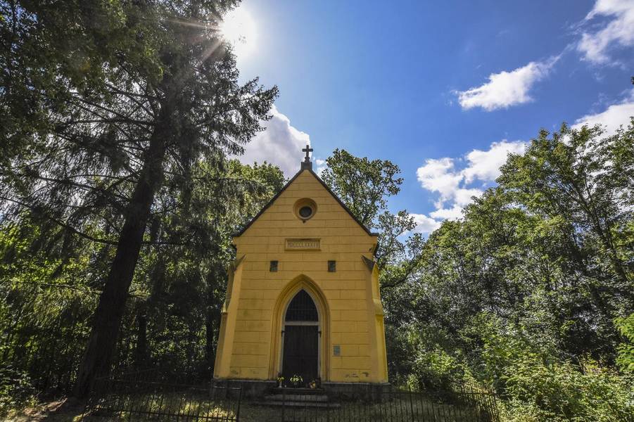 Lesní hrobka Battagliů a Enisů